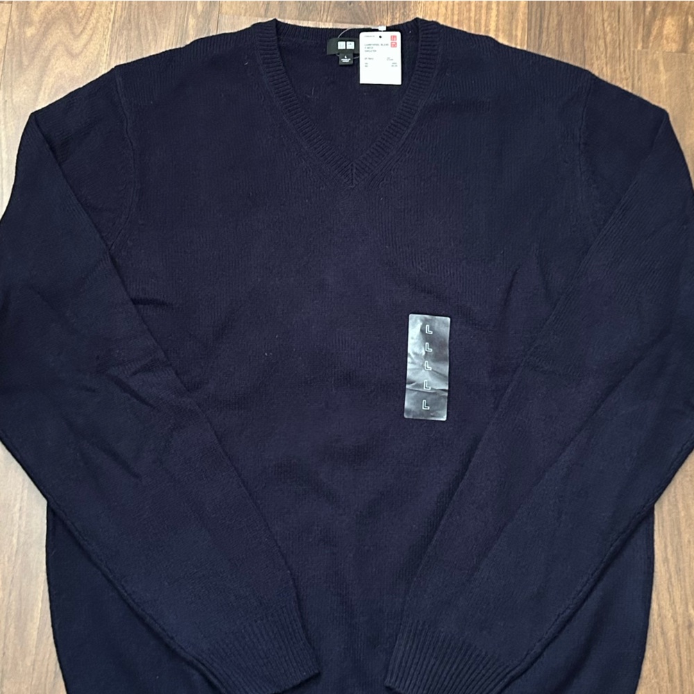 UNIQLO Men's Lambs wool Blend V Neck Navy Sweater Size L - Picture 9 of 9